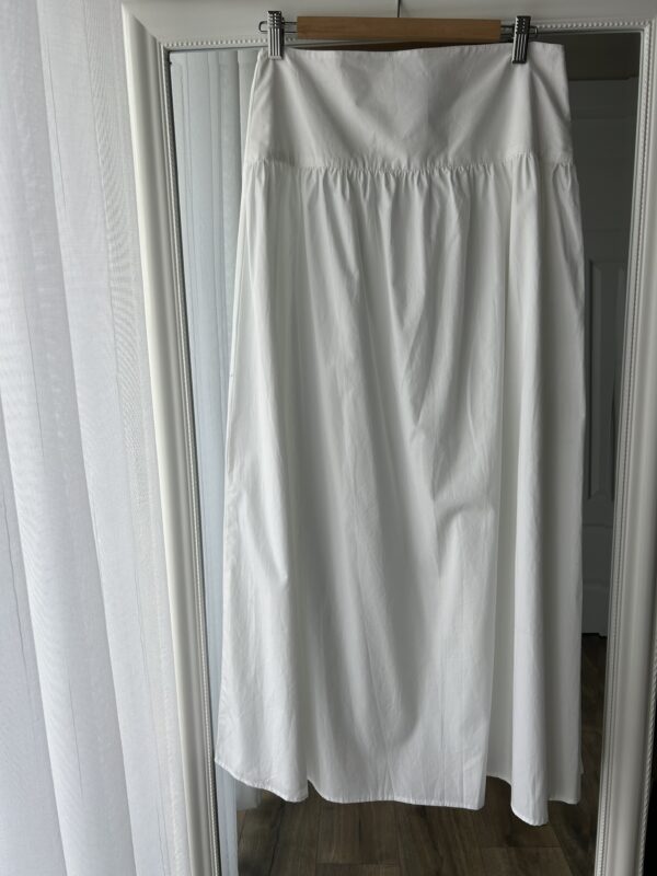 Biała bawełniana spódnica midi