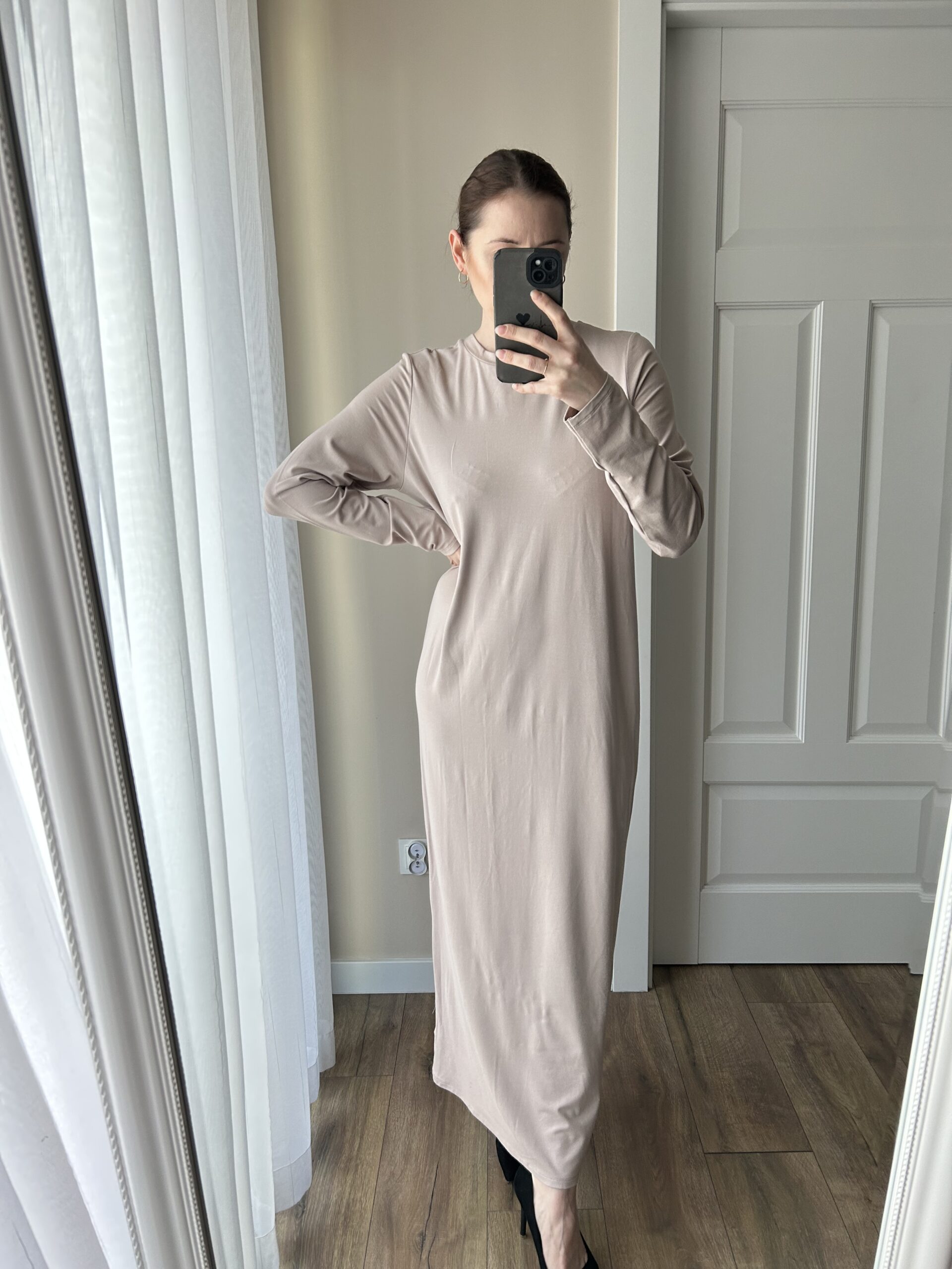 Pudrowy róż długa sukienka na długi rękaw 40 L ASOS
