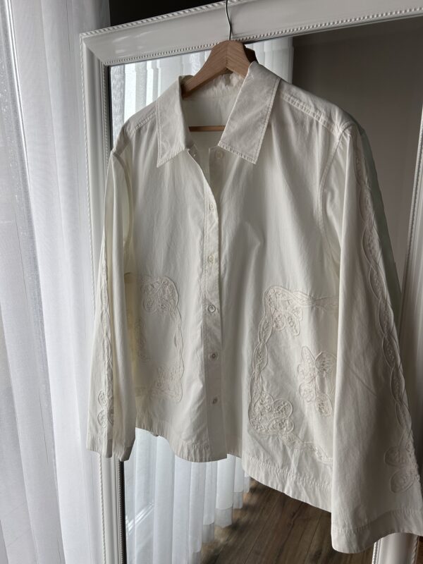 Kremowa koszula z haftem 40 L