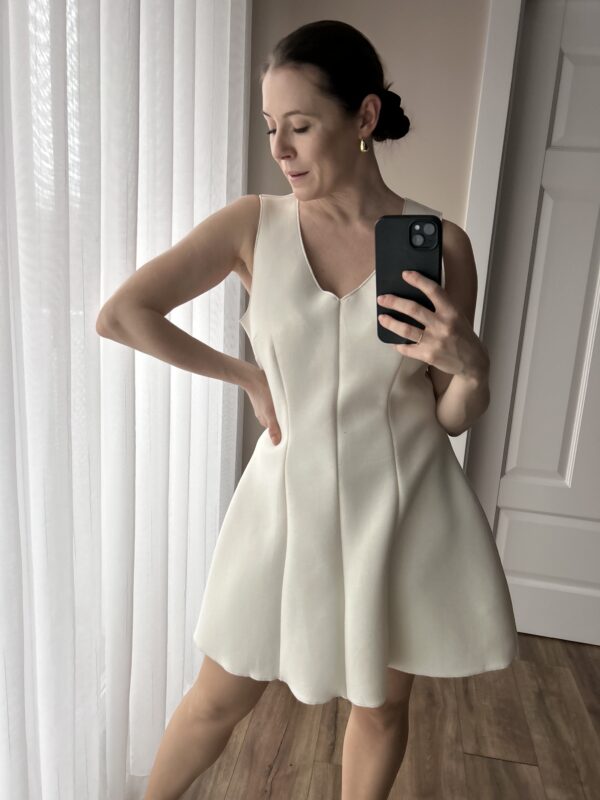 Biała krótka rozkloszowana sukienka 40 L MONKI